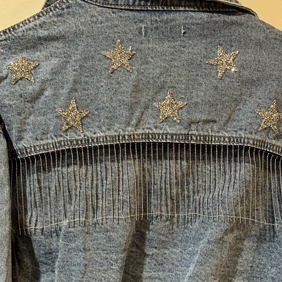 Curve Jean Jacket with Star Details on the back - Picture 7 of 9